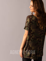 Agnes & Dora™ Boat Neck Tee Stone Camo