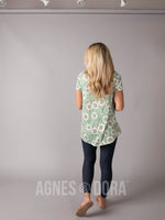 Agnes & Dora™ Everyday Tee V-Neck Mint Floral