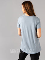 Agnes & Dora™ Graphic Tee Pearl Blue "#MomLife"