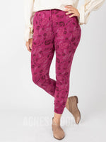 Agnes & Dora™ Everyday Jogger Holiday Holly - Wine