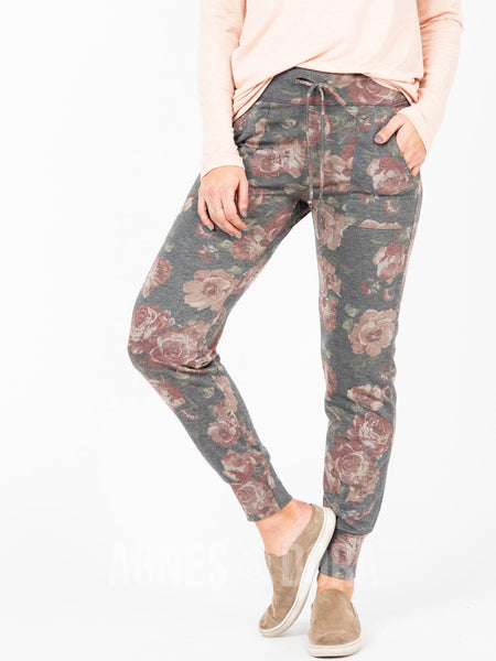 Agnes & Dora™ Classic Jogger Black Floral