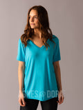 Agnes & Dora™ Straight Fit Tee V-Neck Scuba Blue