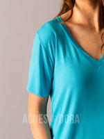 Agnes & Dora™ Straight Fit Tee V-Neck Scuba Blue