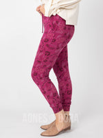 Agnes & Dora™ Everyday Jogger Holiday Holly - Wine