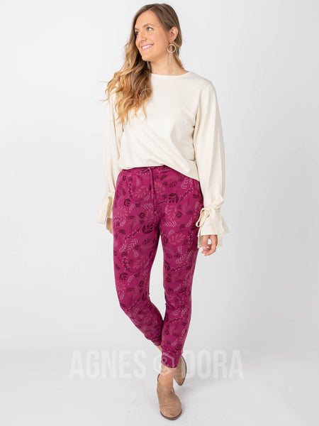 Agnes & Dora™ Everyday Jogger Holiday Holly - Wine